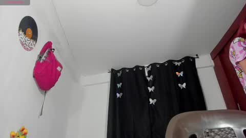 Snapshot of velvet_00 chatting on March 5, 8:32 am velvet_00 online show from March 5, 8:32 am