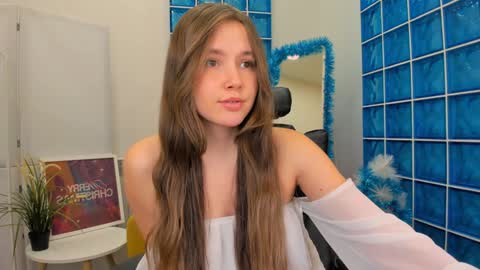 velvet_cherry online show from December 18, 4:39 pm