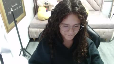 velvet_moon_v online show from November 22, 1:10 pm