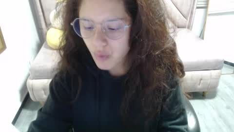 velvet_moon_v online show from December 20, 1:29 pm