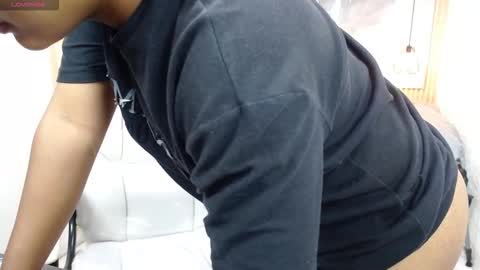 Snapshot of velvet_o chatting on February 25, 4:00 am velvet online show from February 25, 4:00 am