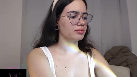 Snapshot of velvetcrystal chatting on March 12, 3:35 am Crystal PVT OPEN online show from March 12, 3:35 am