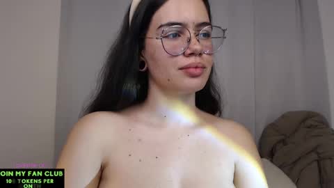 Snapshot of velvetcrystal chatting on March 12, 6:40 am Crystal PVT OPEN online show from March 12, 6:40 am