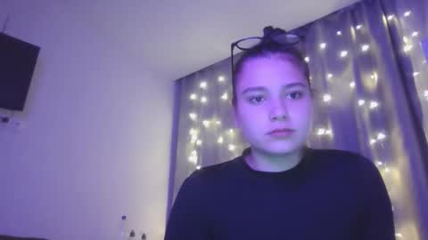 Snapshot of velveted_ivy chatting on October 29, 4:42 pm velveted_ivy online show from October 29, 4:42 pm