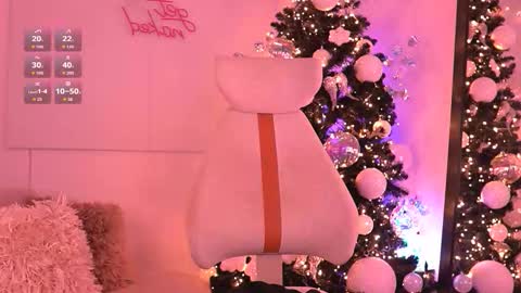 Snapshot of velvetsinx chatting on December 4, 10:51 pm Velvet online show from December 4, 10:51 pm