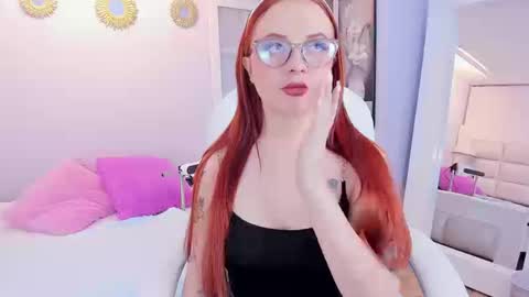 Snapshot of velvetxxvice chatting on September 8, 9:58 pm Yvonne online show from September 8, 9:58 pm