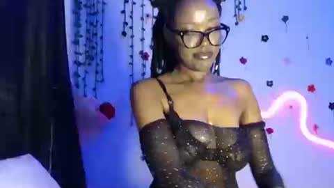 Snapshot of velvetyvixen chatting on October 7, 5:15 am COCO XOXO online show from October 7, 5:15 am