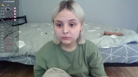 Snapshot of vendymories chatting on December 15, 6:17 am eva 3 online show from December 15, 6:17 am