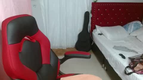 Snapshot of venecasexy44 chatting on November 5, 9:42 am venecasexy44 online show from November 5, 9:42 am