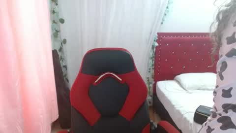 Snapshot of venecasexy44 chatting on November 11, 11:10 am venecasexy44 online show from November 11, 11:10 am