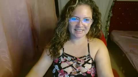 Snapshot of venecasexy44 chatting on November 15, 9:28 am venecasexy44 online show from November 15, 9:28 am