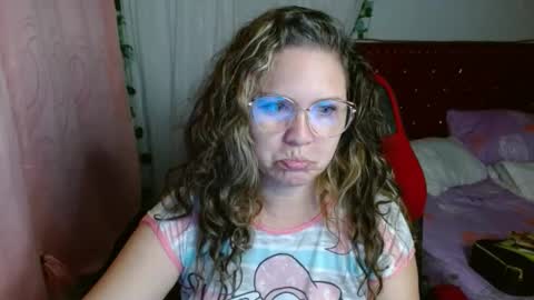 Snapshot of venecasexy44 chatting on November 20, 8:14 am venecasexy44 online show from November 20, 8:14 am