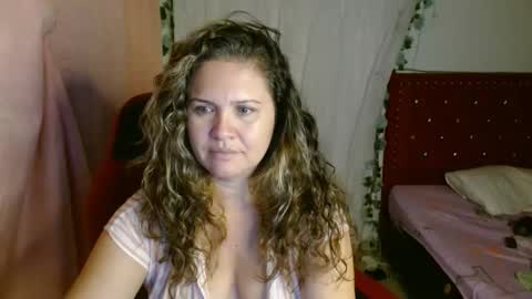 Snapshot of venecasexy44 chatting on November 23, 10:15 am venecasexy44 online show from November 23, 10:15 am