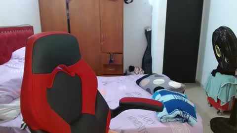 Snapshot of venecasexy44 chatting on November 27, 10:17 am venecasexy44 online show from November 27, 10:17 am