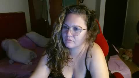 Snapshot of venecasexy44 chatting on December 3, 9:07 am venecasexy44 online show from December 3, 9:07 am