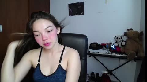 Snapshot of venelope1 chatting on December 14, 2:31 pm Venelope 3 online show from December 14, 2:31 pm