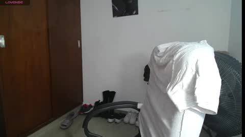 Snapshot of venelope1 chatting on February 14, 3:43 am Venelope 3 online show from February 14, 3:43 am