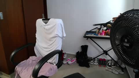 Snapshot of venelope1 chatting on November 27, 8:00 pm Venelope 3 online show from November 27, 8:00 pm