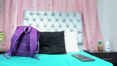 Snapshot of veneno_hot chatting on November 24, 1:00 pm veneno hot online show from November 24, 1:00 pm