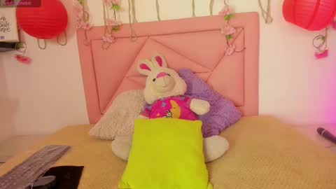 Snapshot of venus_latin_01 chatting on October 1, 1:00 am Mary online show from October 1, 1:00 am