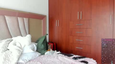 Snapshot of venus_queen_ chatting on December 4, 7:45 pm Ali aka venus p online show from December 4, 7:45 pm