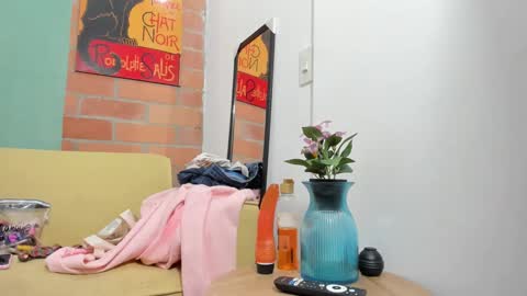 Snapshot of venus_speer chatting on December 17, 6:09 pm Luisa online show from December 17, 6:09 pm