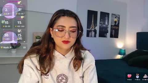 Mia online show from September 25, 1:04 pm