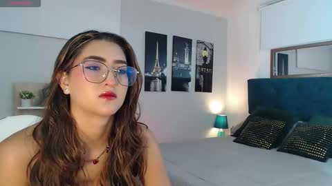 Mia online show from October 7, 12:35 pm