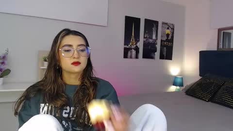 Mia online show from October 8, 12:36 pm