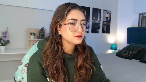 Mia online show from October 14, 12:28 pm