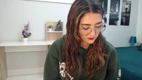 Mia online show from October 15, 12:38 pm