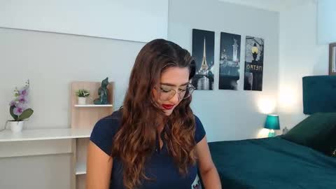 Mia online show from October 16, 12:39 pm