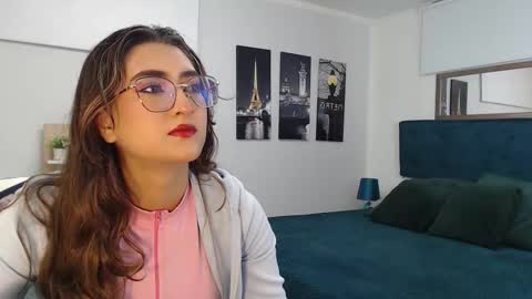 Mia online show from October 27, 12:31 pm