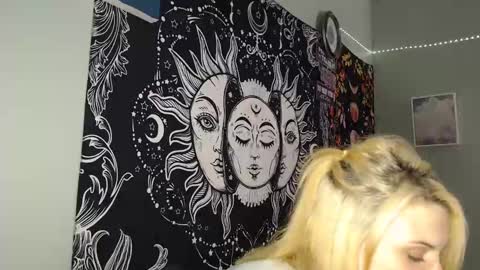 Snapshot of venusastar chatting on September 12, 2:00 am Miss Venus online show from September 12, 2:00 am