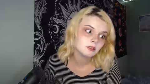 Snapshot of venusastar chatting on September 23, 3:31 am Miss Venus online show from September 23, 3:31 am