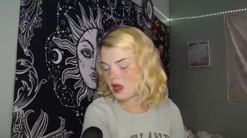 Snapshot of venusastar chatting on September 27, 2:05 am Miss Venus online show from September 27, 2:05 am