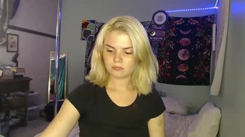 Snapshot of venusastar chatting on October 14, 1:17 am Miss Venus online show from October 14, 1:17 am