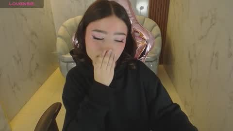 venuss online show from December 14, 1:49 pm