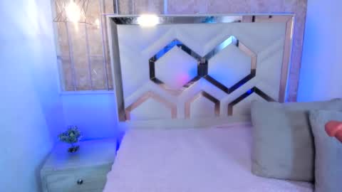 Snapshot of venuss_11 chatting on November 28, 7:00 am Venuss online show from November 28, 7:00 am