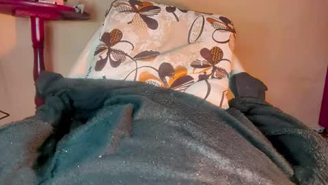 Snapshot of venustrav chatting on February 19, 3:50 am Venus online show from February 19, 3:50 am