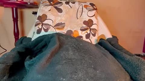 Snapshot of venustrav chatting on February 20, 2:40 am Venus online show from February 20, 2:40 am