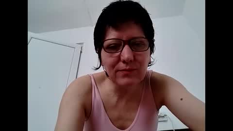 Snapshot of vera_elle chatting on May 4, 6:42 am Vera online show from May 4, 6:42 am