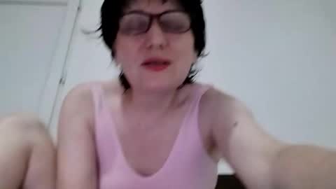 Snapshot of vera_elle chatting on June 7, 12:04 am Vera online show from June 7, 12:04 am