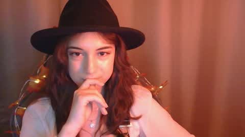 Snapshot of veralush chatting on November 4, 1:54 pm Una online show from November 4, 1:54 pm