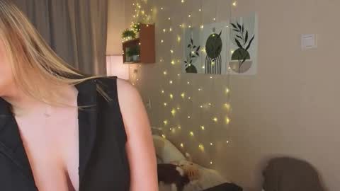 Snapshot of verocat chatting on November 14, 12:26 pm Veronica online show from November 14, 12:26 pm