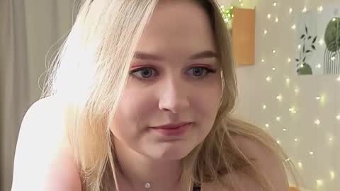 Snapshot of verocat chatting on December 16, 8:14 pm Veronica online show from December 16, 8:14 pm