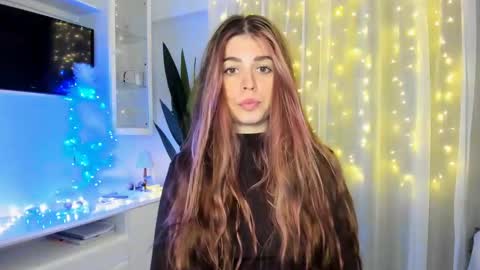 Lolitalolz online show from January 2, 8:02 pm