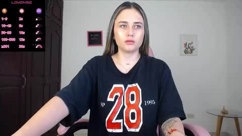 Snapshot of veronika__winslow_ chatting on September 16, 6:47 am Vero online show from September 16, 6:47 am