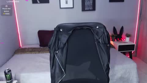 Miss Veronika online show from February 18, 3:10 pm