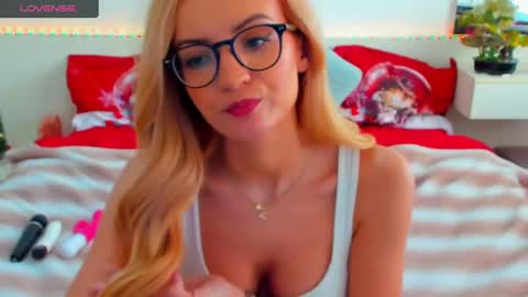 Snapshot of verrasweet4u chatting on February 9, 6:43 am VerraSweet4u online show from February 9, 6:43 am